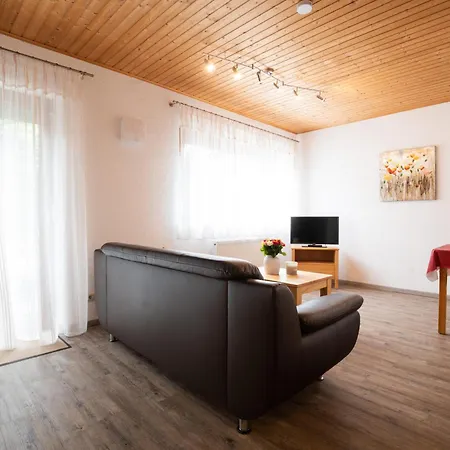 Maderhof Apartamento *