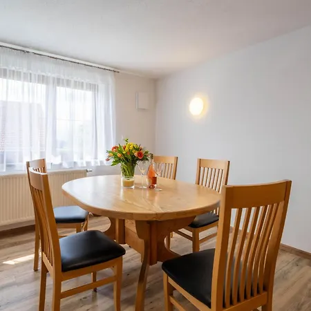 Maderhof Apartamento *